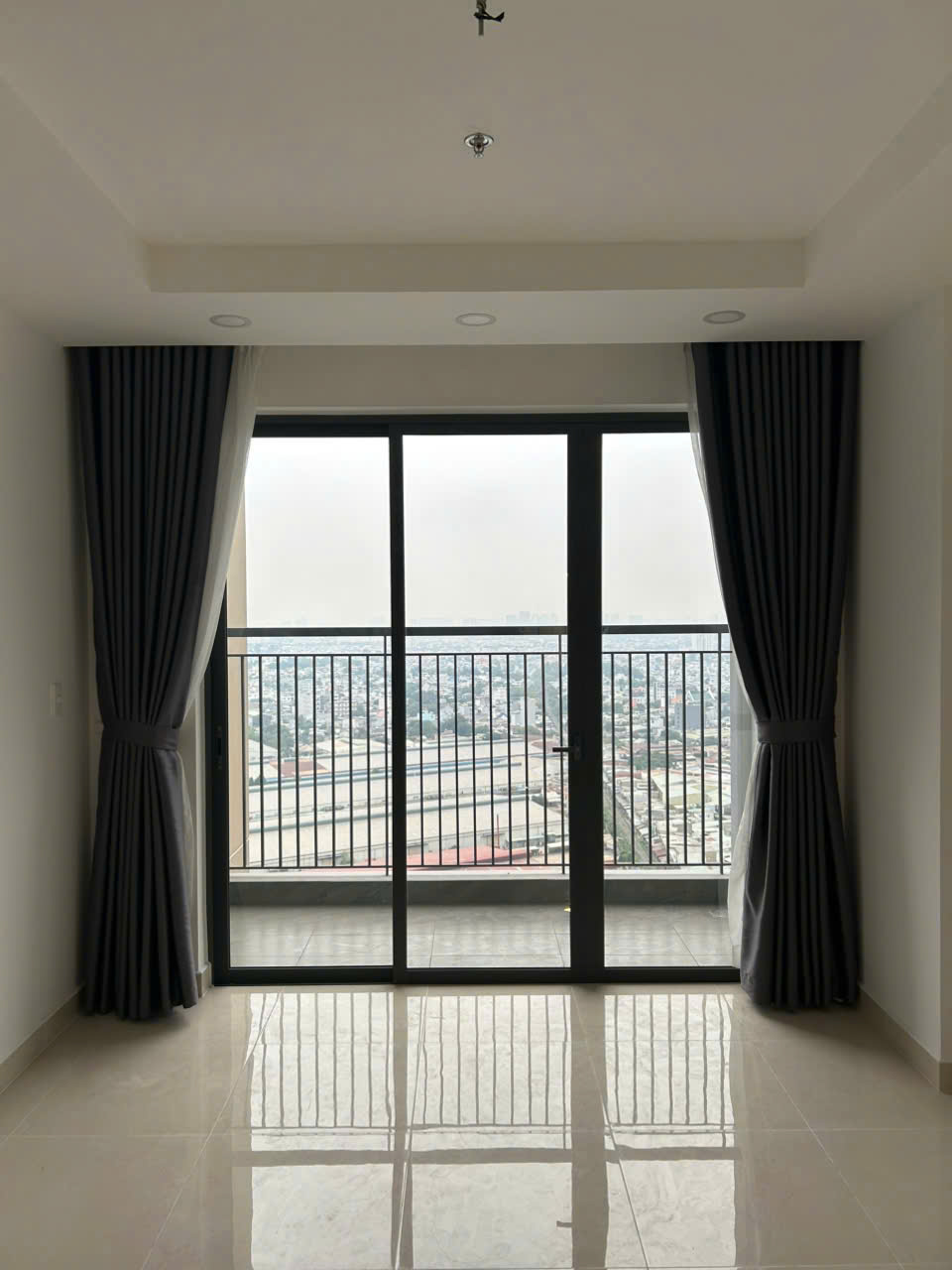 Phòng ngủ khi nhận bàn giao dự án Phú Đông Sky Garden